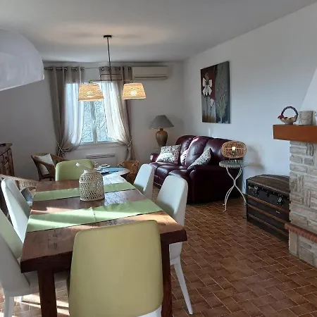 La Dindoulette A Partir De 3 Jours Et Plus Sans Piscine Pour 6 Personnes Personnes Vakantiehuis *