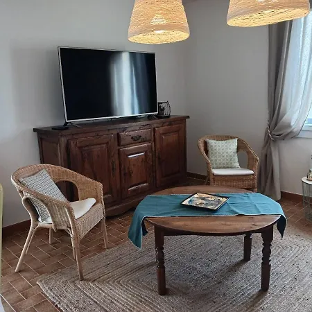 La Dindoulette A Partir De 3 Jours Et Plus Sans Piscine Pour 6 Personnes Personnes * Villeneuve (Alpes-de-Haute-Provence)