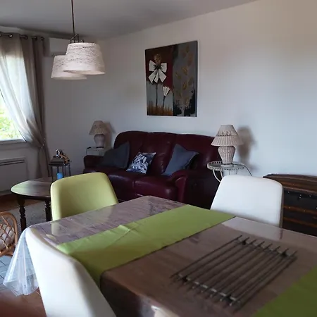 La Dindoulette A Partir De 3 Jours Et Plus Sans Piscine Pour 6 Personnes Personnes Vakantiehuis