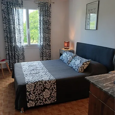 La Dindoulette A Partir De 3 Jours Et Plus Sans Piscine Pour 6 Personnes Personnes Villeneuve (Alpes-de-Haute-Provence)