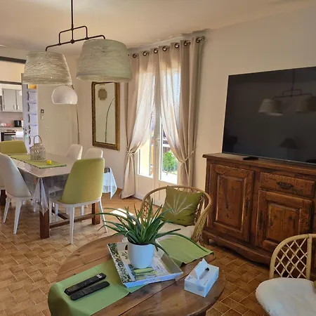 La Dindoulette A Partir De 3 Jours Et Sans Piscine Pour 6 Personnes Personnes *